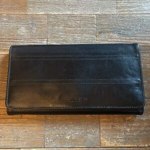 Coach Leather Checkbook Wallet🖤